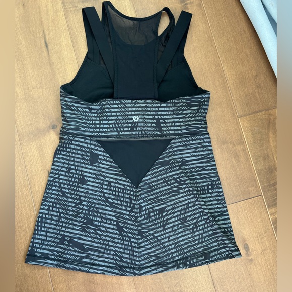 Lululemon Running In The City Stripe Feather Print Slate Black Tank Top Size 6 - Picture 2 of 5